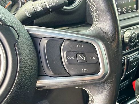 Used 2022 Jeep Wrangler Unlimited Sahara w/ LED Lighting Group AWD/4WD image 34