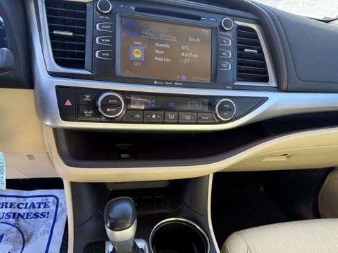 Used 2018 Toyota Highlander Plus image 18