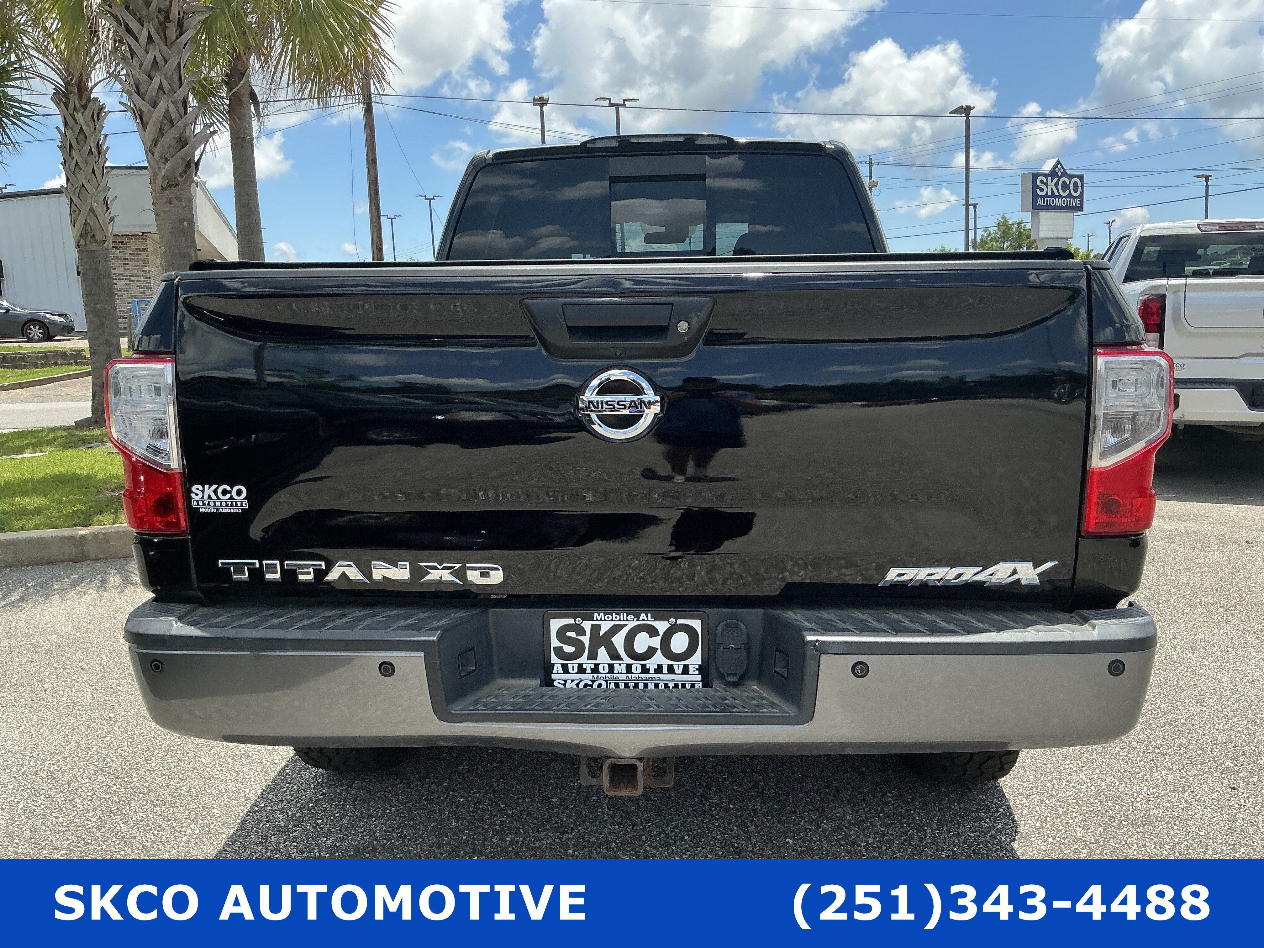 Used 2017 Nissan Titan PRO-4X AWD/4WD image 4