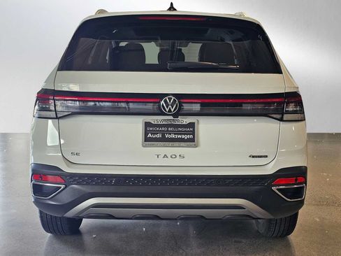 Used 2025 Volkswagen Taos SE AWD/4WD image 4