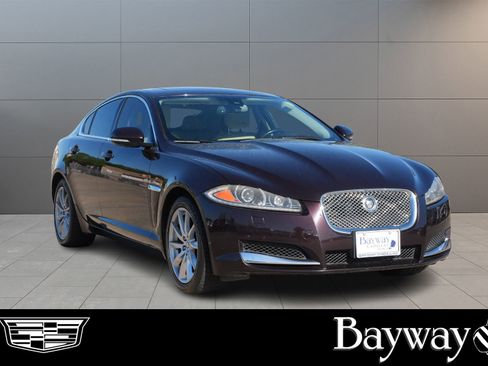 Used 2013 Jaguar XF image 3