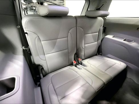 Used 2022 GMC Acadia SLT w/ Preferred Package FWD image 34