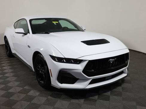 Used 2025 Ford Mustang GT RWD image 4
