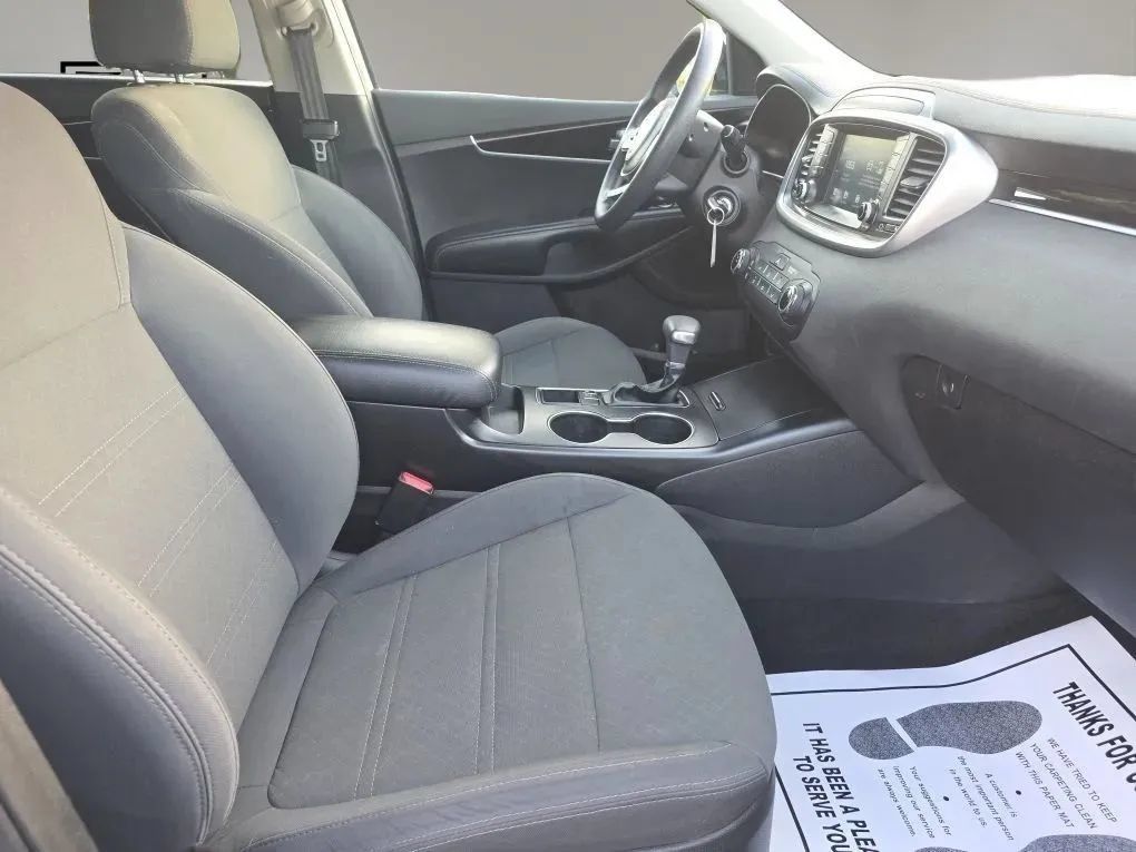 Used 2019 Kia Sorento AWD image 11
