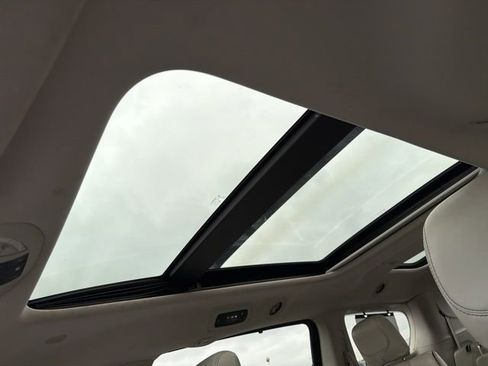 Used 2017 Chrysler Pacifica Limited image 31