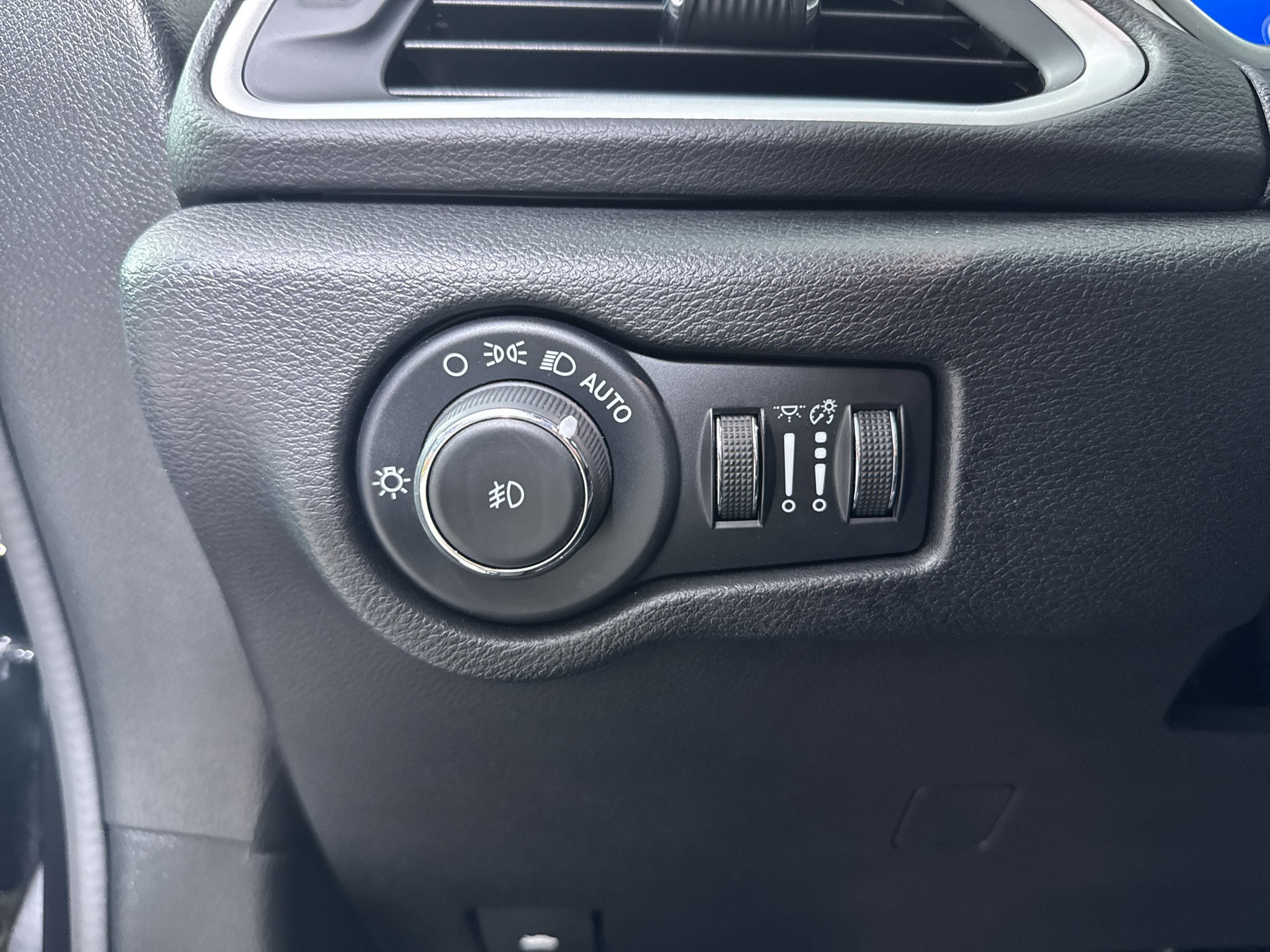 Used 2025 Chrysler Pacifica Select FWD image 30