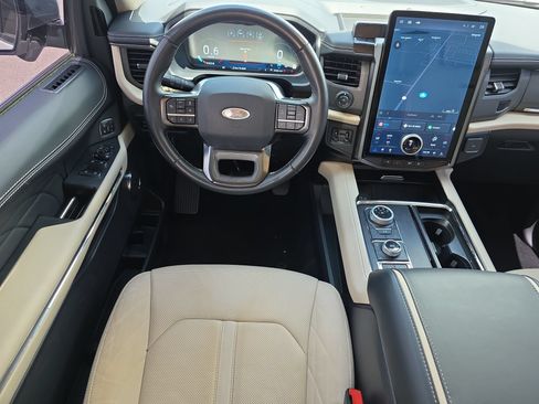 Used 2024 Ford Expedition Platinum AWD/4WD image 13