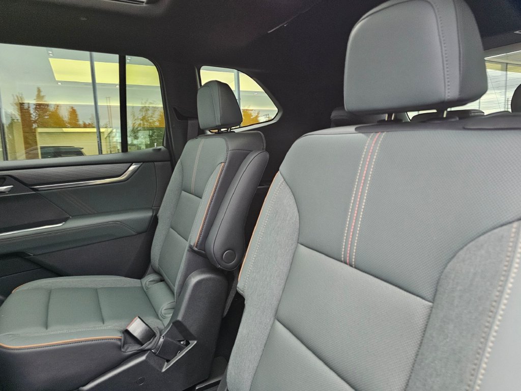 Used 2024 GMC Acadia AT4 w/ Luxury Package AWD/4WD image 20