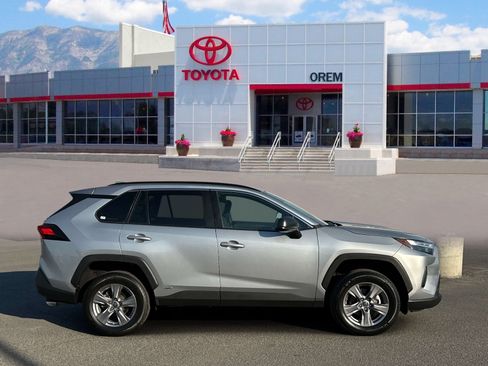 Used 2024 Toyota RAV4 LE AWD/4WD image 3