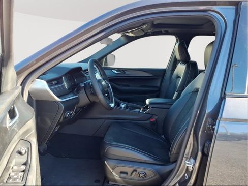 New 2025 Jeep Grand Cherokee 4WD image 9