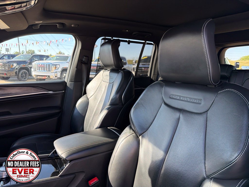 Used 2023 Jeep Grand Cherokee Overland w/ Luxury Tech Group IV AWD/4WD image 22