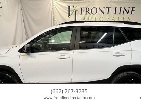 Used 2023 GMC Terrain SLE w/ Driver Convenience Package FWD image 4