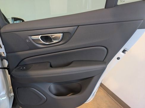 Used 2024 Volvo V60 B5 Cross Country Plus image 27