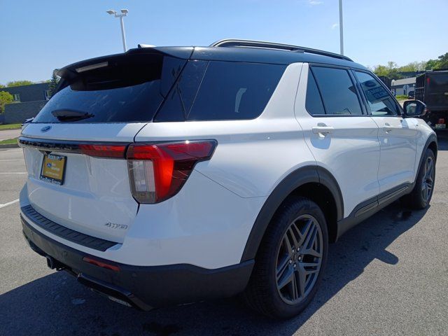 Certified 2025 Ford Explorer ST-Line w/ Premium Package AWD/4WD image 4
