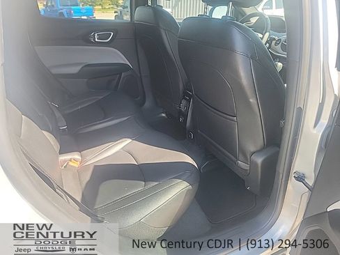 Used 2025 Jeep Compass Limited AWD/4WD image 19