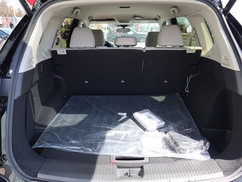 Certified 2025 Nissan Rogue SV image 29