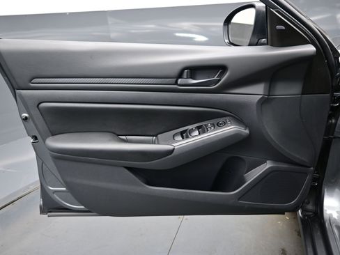 Used 2025 Nissan Altima 2.5 S image 9