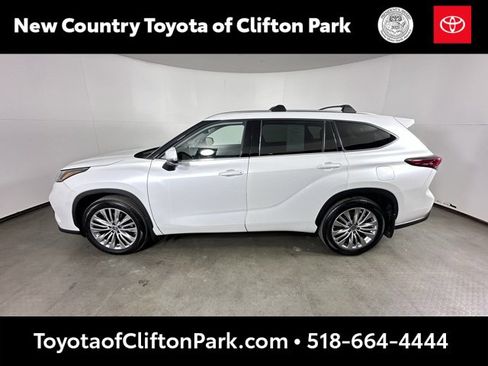 Used 2023 Toyota Highlander Platinum image 6