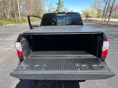 Used 2018 Nissan Titan SV w/ SV Convenience Package AWD/4WD image 24