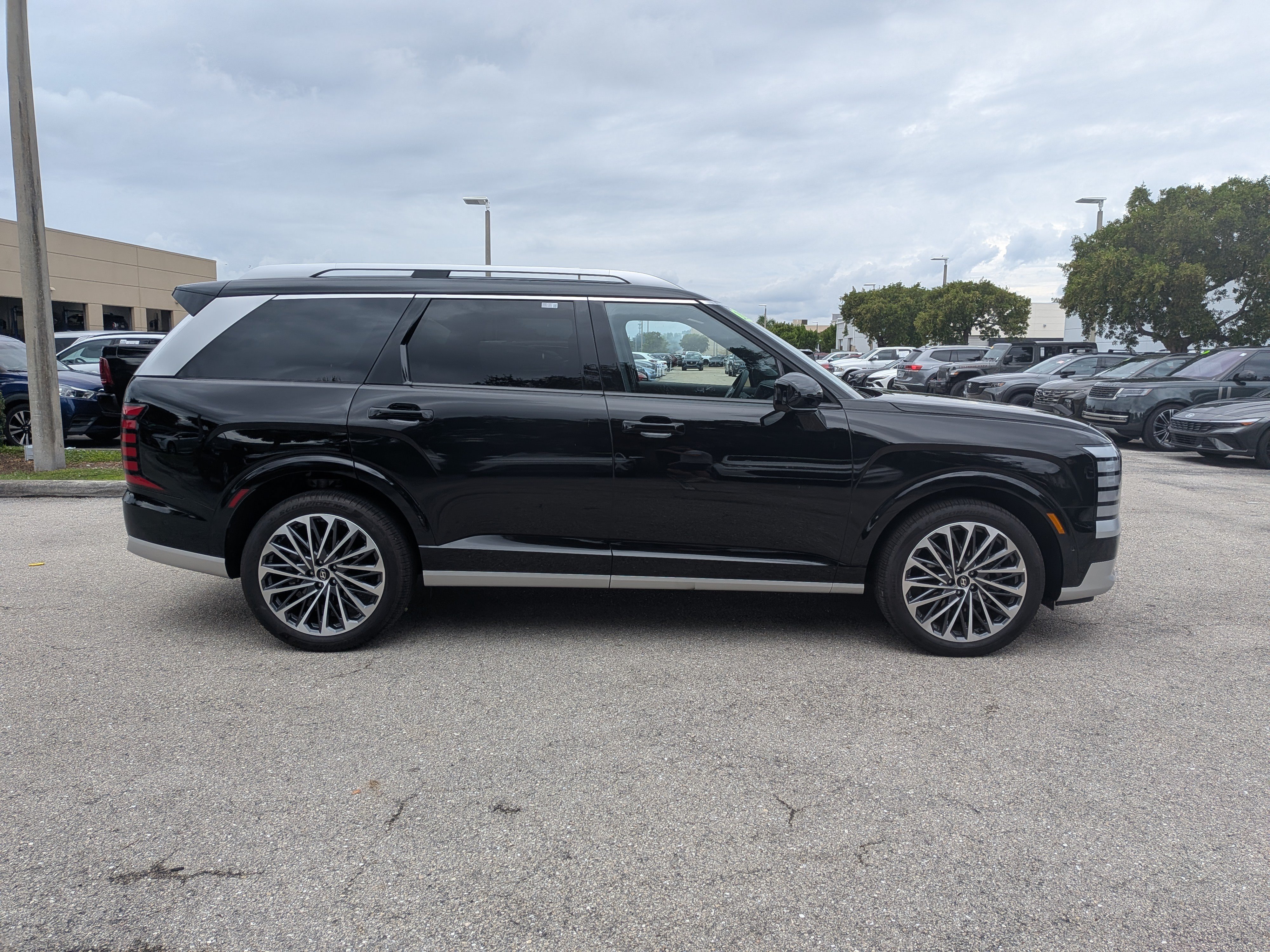 Used 2026 Hyundai Palisade Calligraphy AWD/4WD image 3