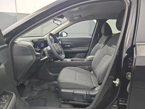 Used 2025 Nissan Kicks SV AWD/4WD image 19