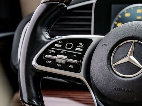 Used 2023 Mercedes-Benz GLS 580 4MATIC image 16
