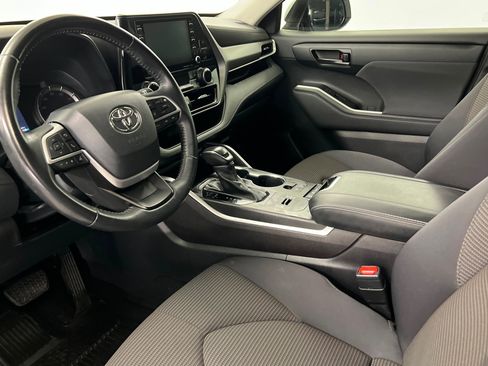 Used 2022 Toyota Highlander LE image 16