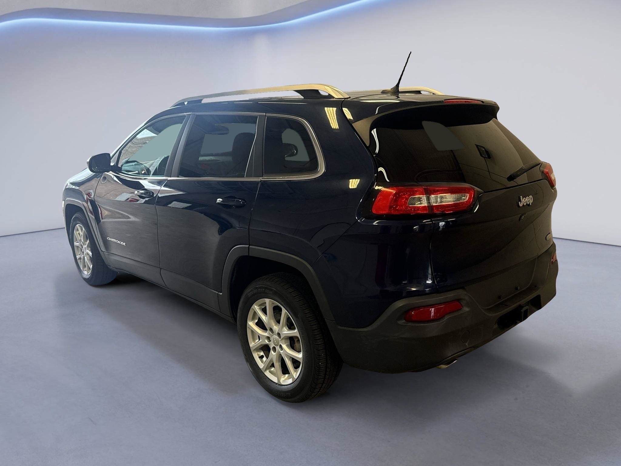Used 2014 Jeep Cherokee Latitude w/ Cold Weather Group FWD image 5
