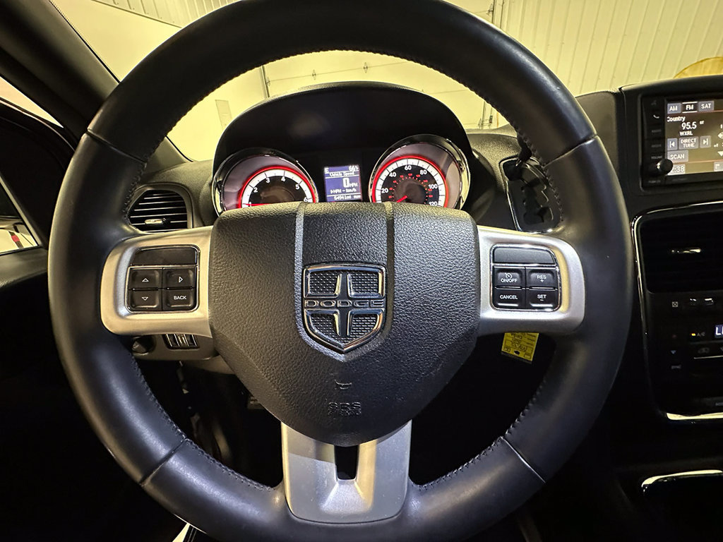 Used 2014 Dodge Grand Caravan R/T w/ Trailer Tow Group FWD image 36