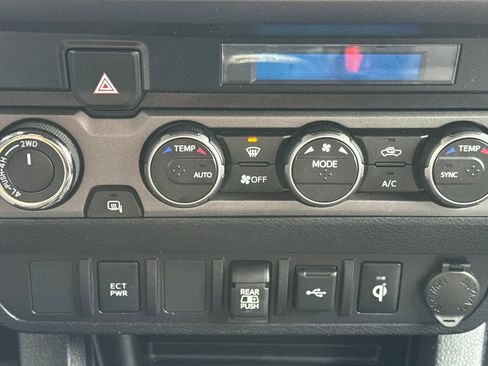 Used 2022 Toyota Tacoma TRD Sport AWD/4WD image 19