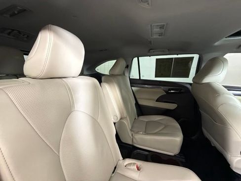 Used 2022 Toyota Highlander Limited AWD/4WD image 33