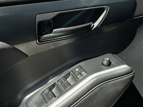 Used 2023 Toyota Highlander LE FWD image 21