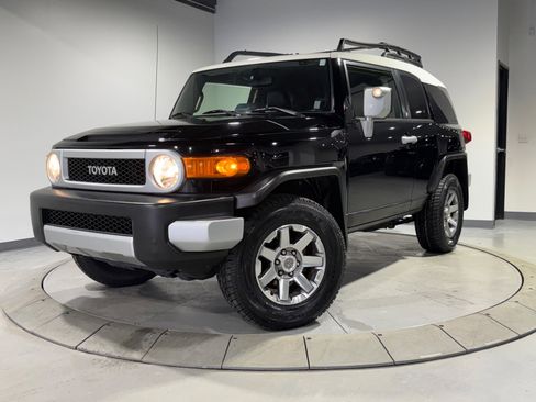 Used 2014 Toyota FJ Cruiser 4WD image 2