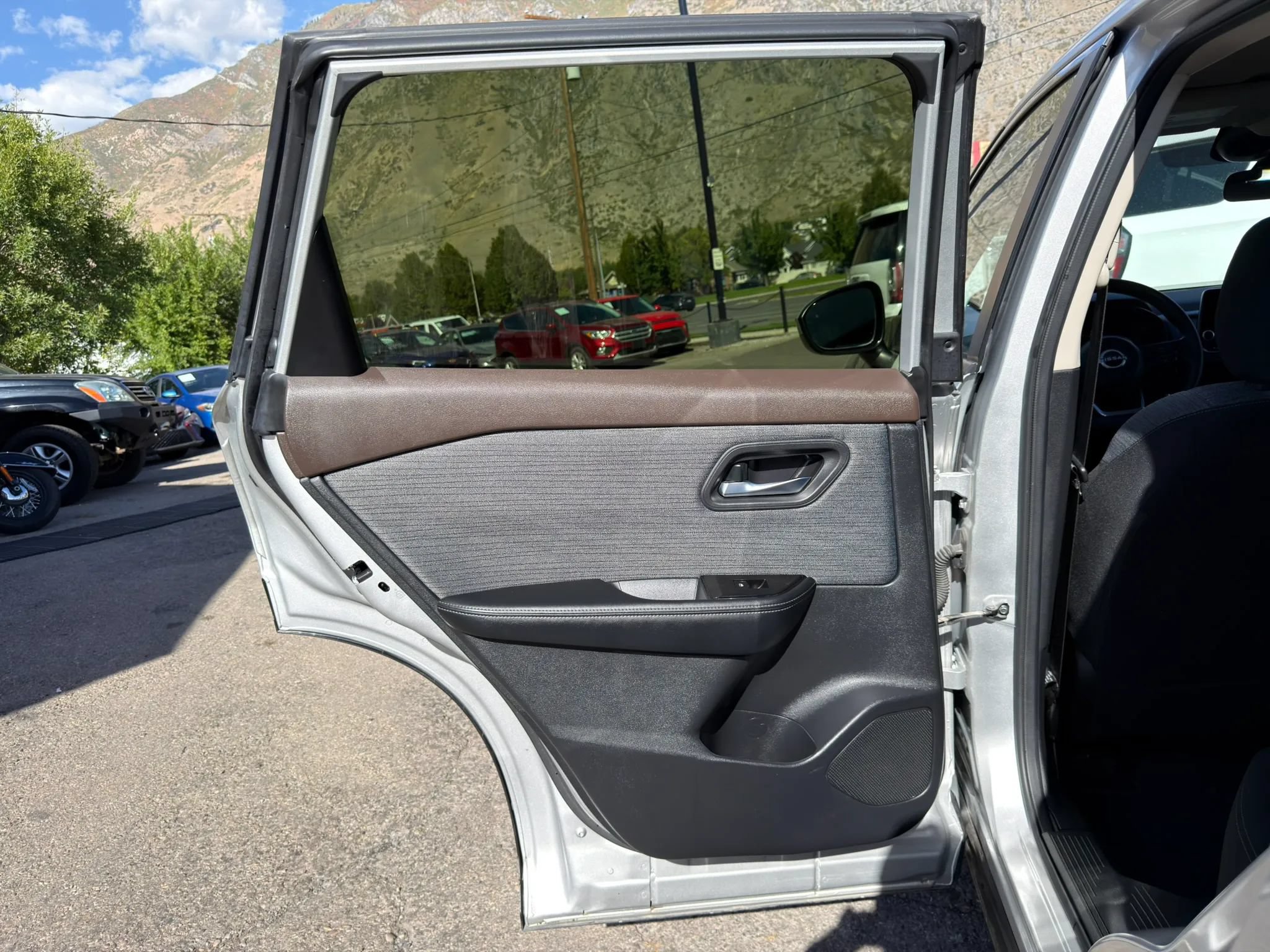 Used 2023 Nissan Rogue SV AWD/4WD image 29