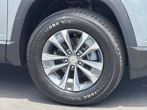 New 2026 Chevrolet Equinox LT w/ Convenience Package II FWD image 34