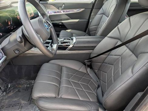 Used 2025 BMW i7 eDrive50 w/ Premium Package RWD image 17