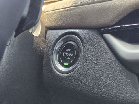 Used 2024 Cadillac XT4 Luxury w/ Cold Weather Package FWD image 17