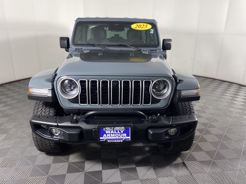 Used 2025 Jeep Wrangler Unlimited Sahara AWD/4WD image 13