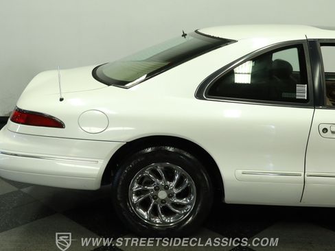 Used 1993 Lincoln Mark VIII RWD image 28