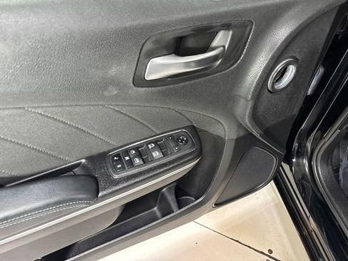 Used 2019 Dodge Charger SXT RWD image 10