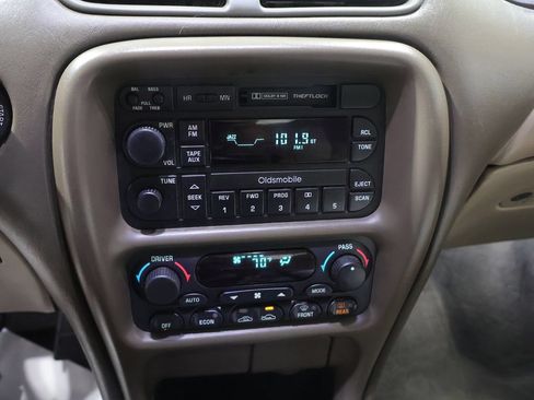 Used 2000 Oldsmobile Intrigue GL FWD image 24