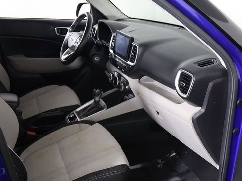 Used 2023 Hyundai Venue SEL image 21
