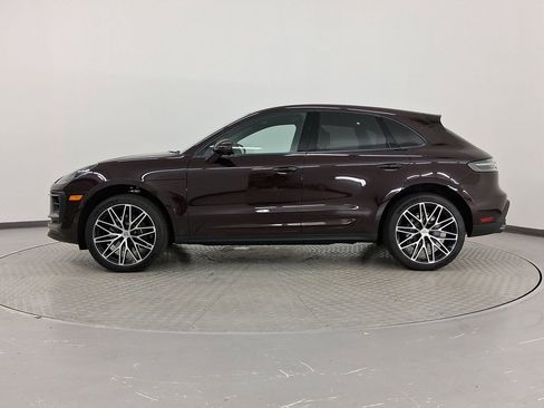 Used 2025 Porsche Macan image 2