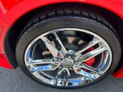 Used 2019 Chevrolet Corvette Stingray Coupe w/ 1LT RWD image 12