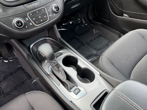 Used 2024 Chevrolet Malibu LT FWD image 18