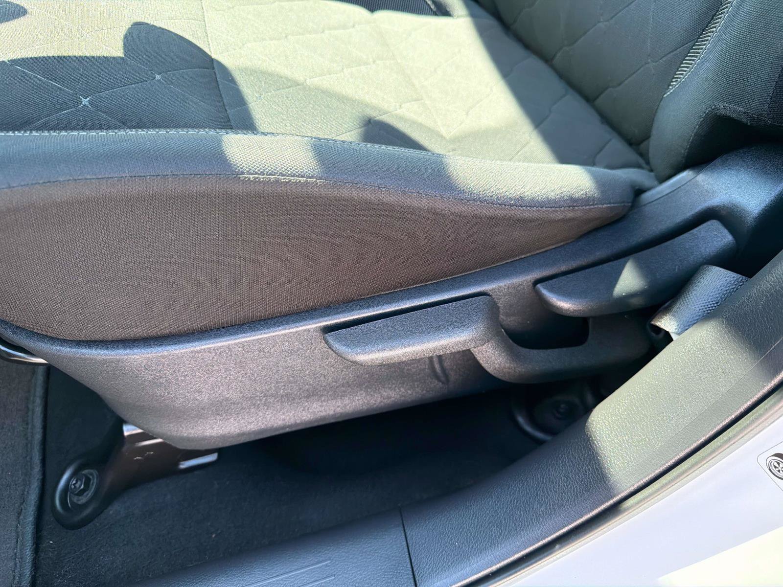 Used 2019 Nissan Kicks S FWD image 31