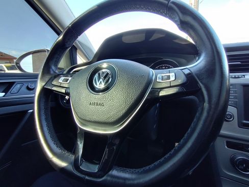 Used 2016 Volkswagen Golf SE image 20