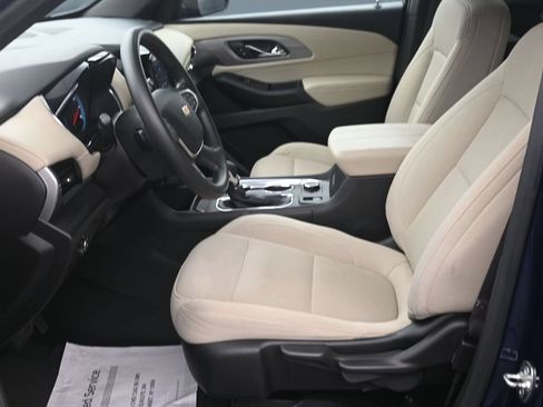 Used 2023 Chevrolet Traverse LS AWD/4WD image 10
