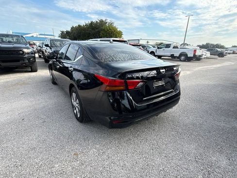 Used 2025 Nissan Altima 2.5 S FWD image 7