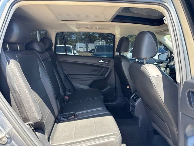 Used 2019 Volkswagen Tiguan SEL R-Line AWD/4WD image 13